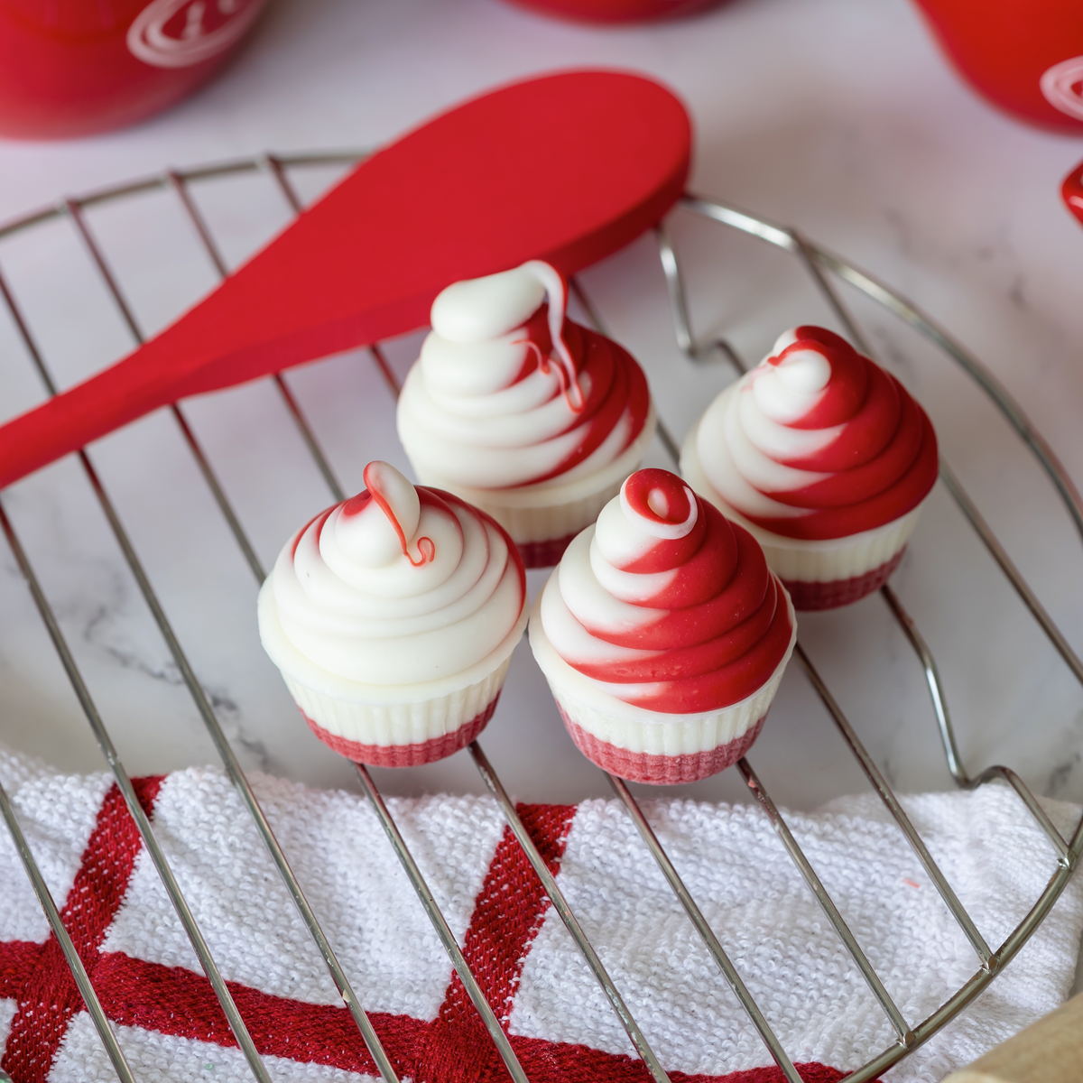 Bosco & Roxy's | Christmas 2026 | Cane-tastic Swirl Treat Cups | 24/case